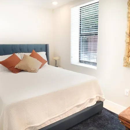 Charming Apartment: Comfort Awaits